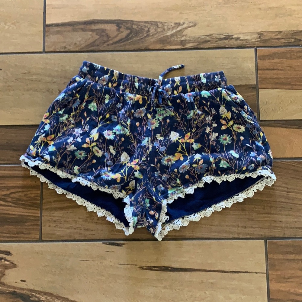 Cute floral flowy shorts: Final Day